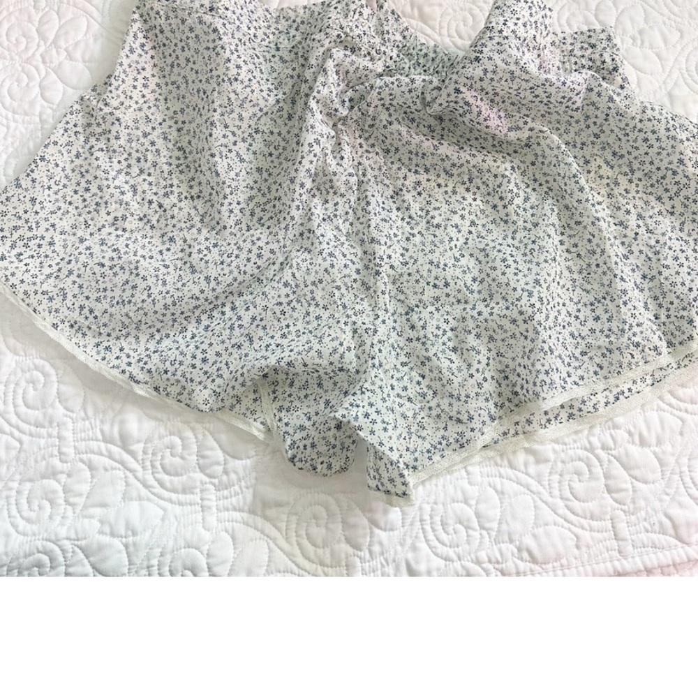 Doen Scout Short in Blue Kate Floral Organic Cotton - Picture 6 of 10